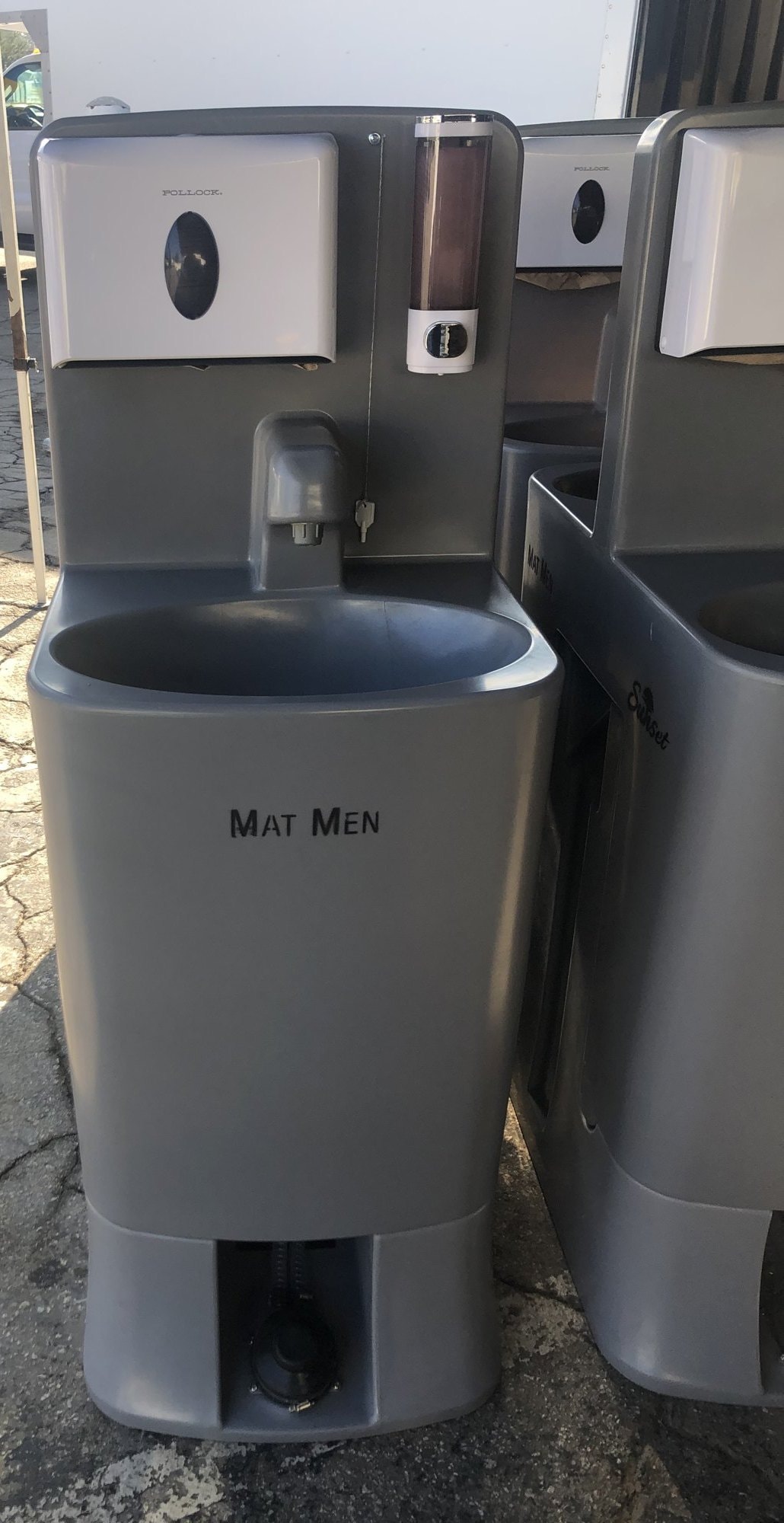 Handwash sink branded Mat Men